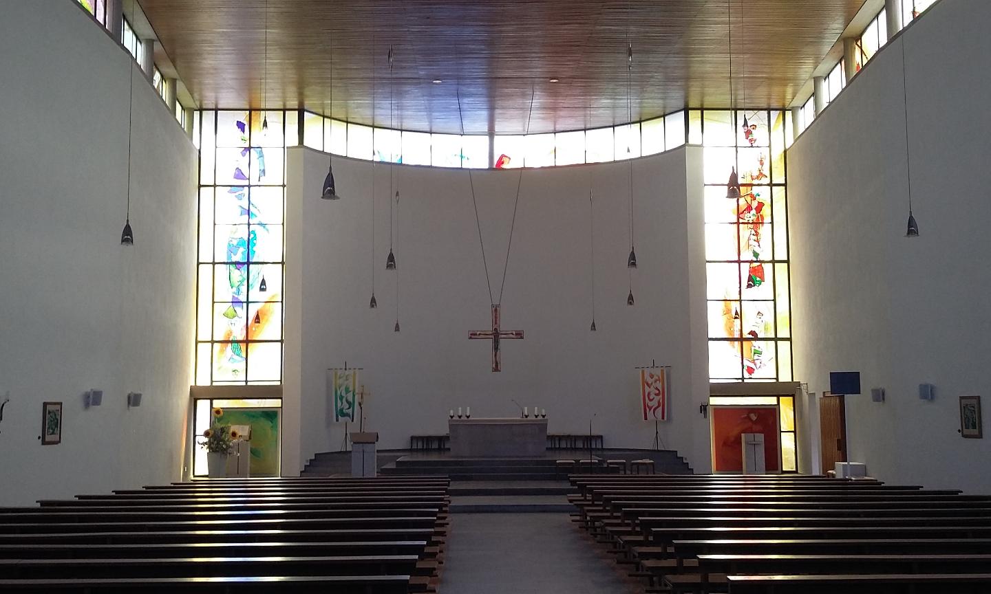 Heilig-Geist-Kirche: Kirchenraum II (c) Webmaster