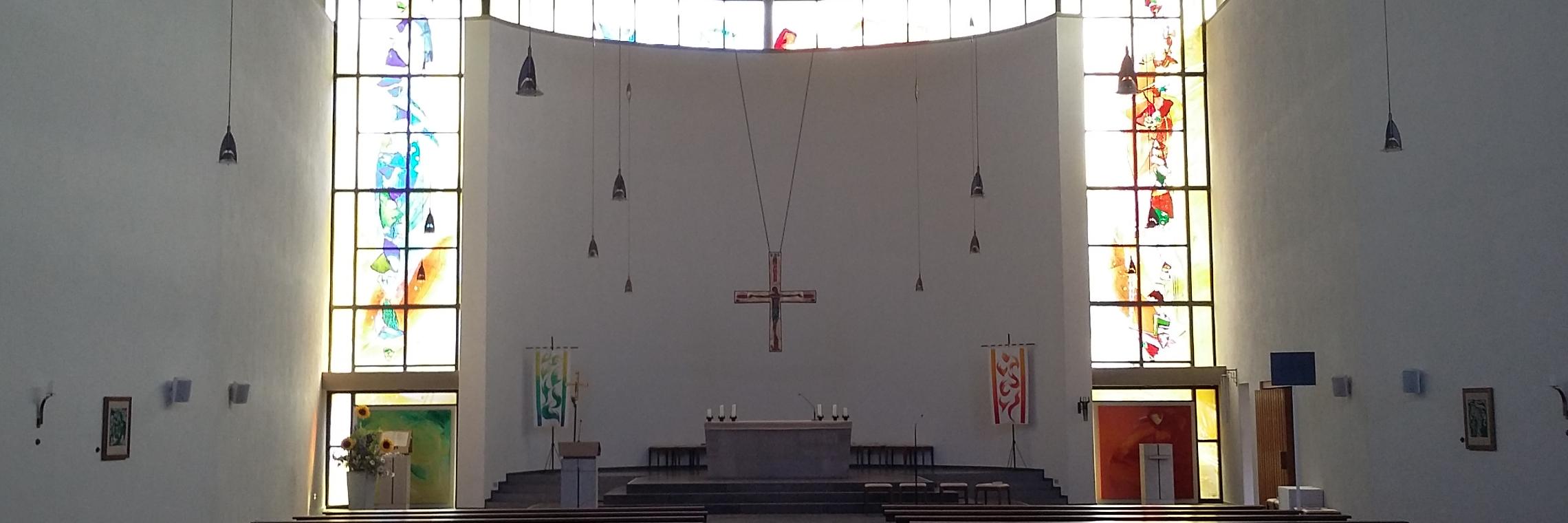 Heilig-Geist-Kirche: Kirchenraum II (c) Webmaster