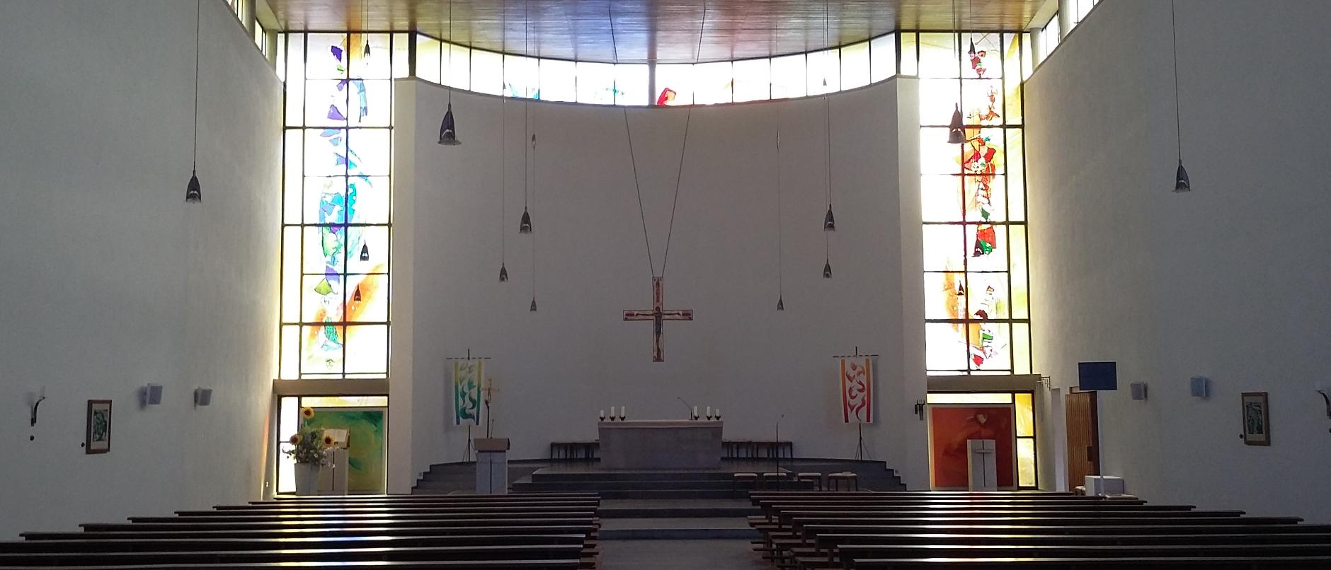 Heilig-Geist-Kirche: Kirchenraum II (c) Webmaster