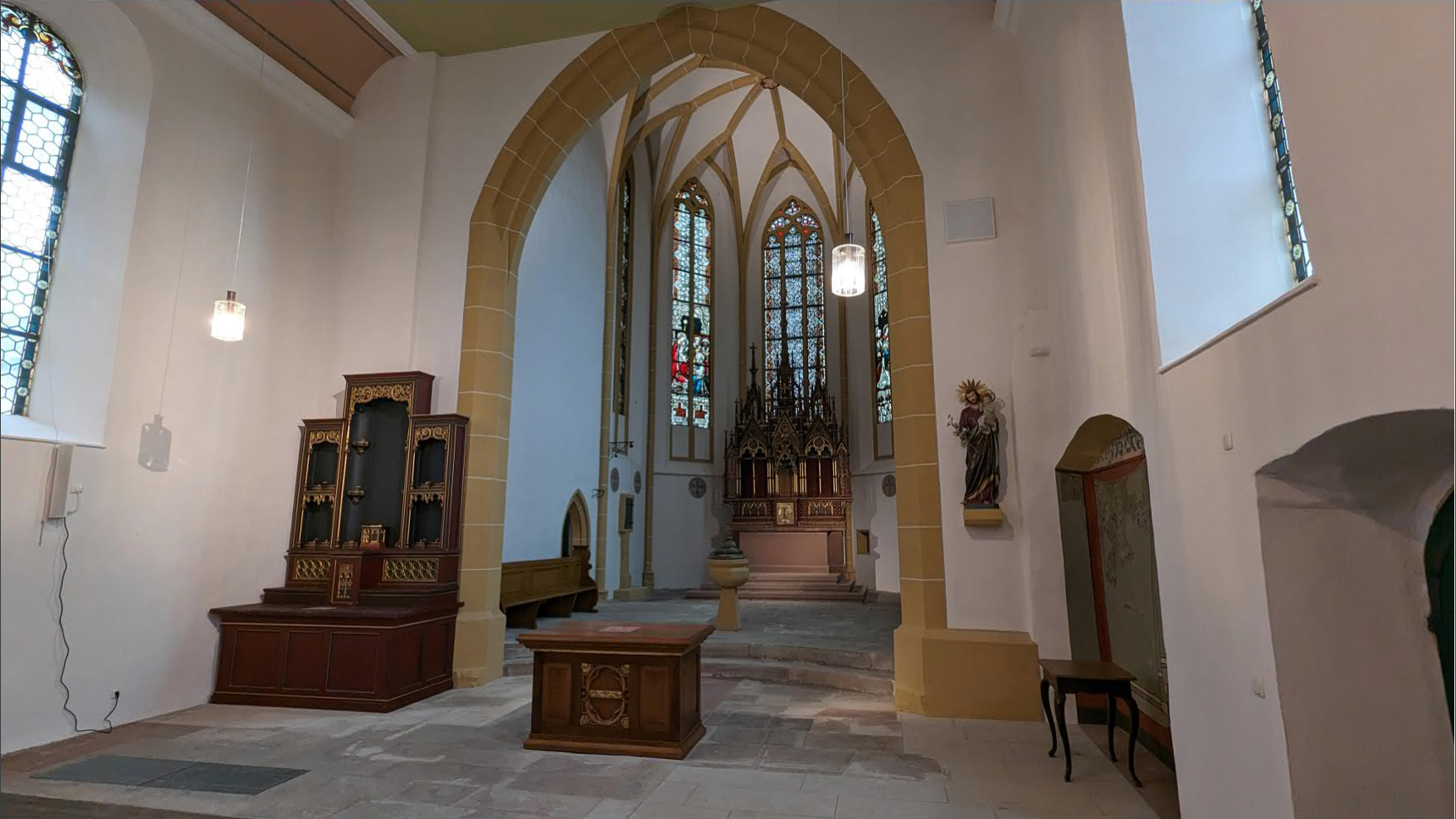 Der (weitgehend) Fertiggestellte Innenraum der Undenheimer Kirche (c) Pfarrei St. Maria Magdalena Rheinhessen
