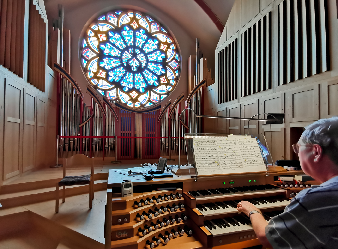 Martin Setchell an der Eule-Orgel, Bonifatius Gießen (c) J. Setchell