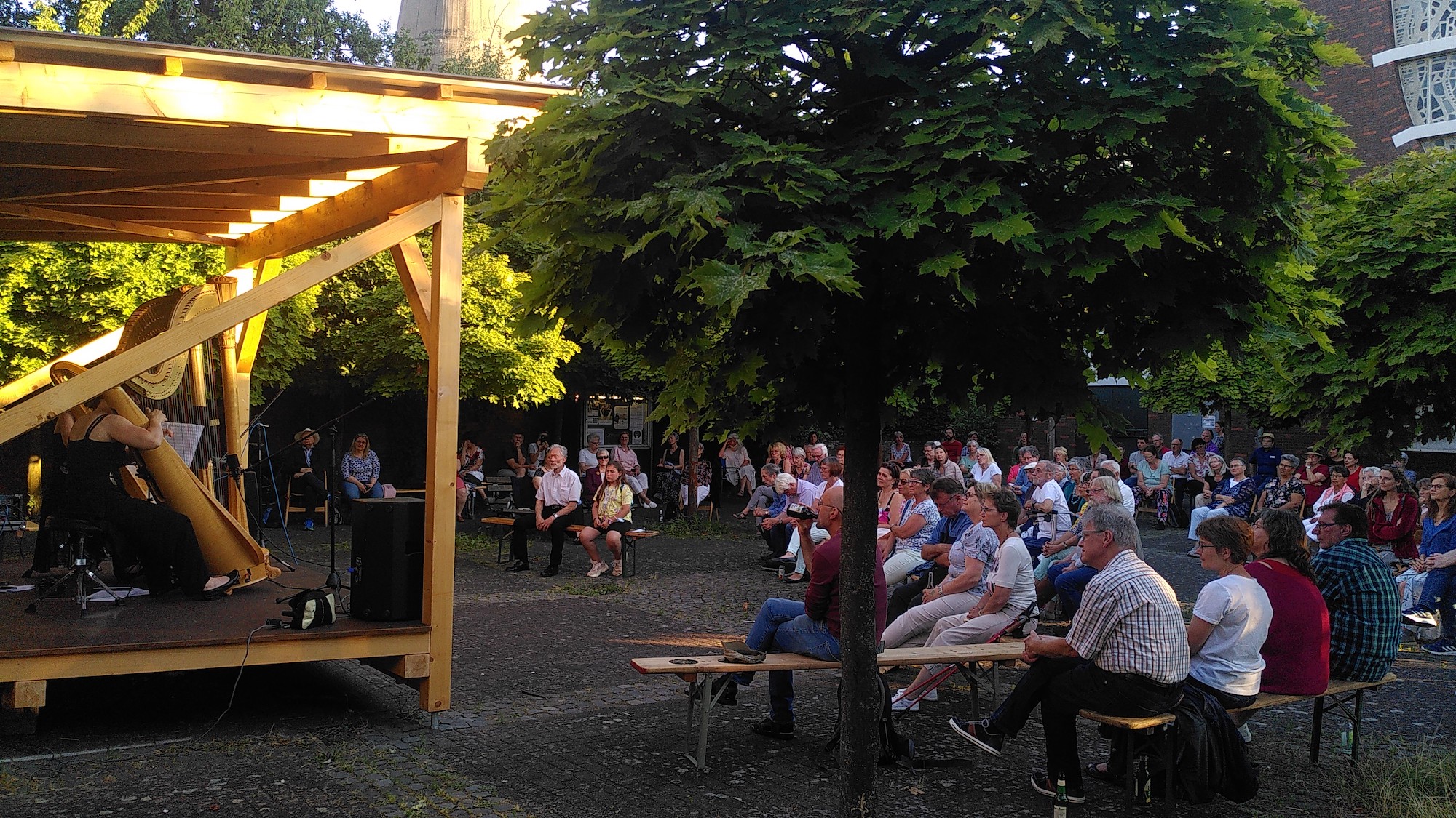 Zum Auftakt der Sommerkulturkirche zu Gast: das Harfen-Duo 