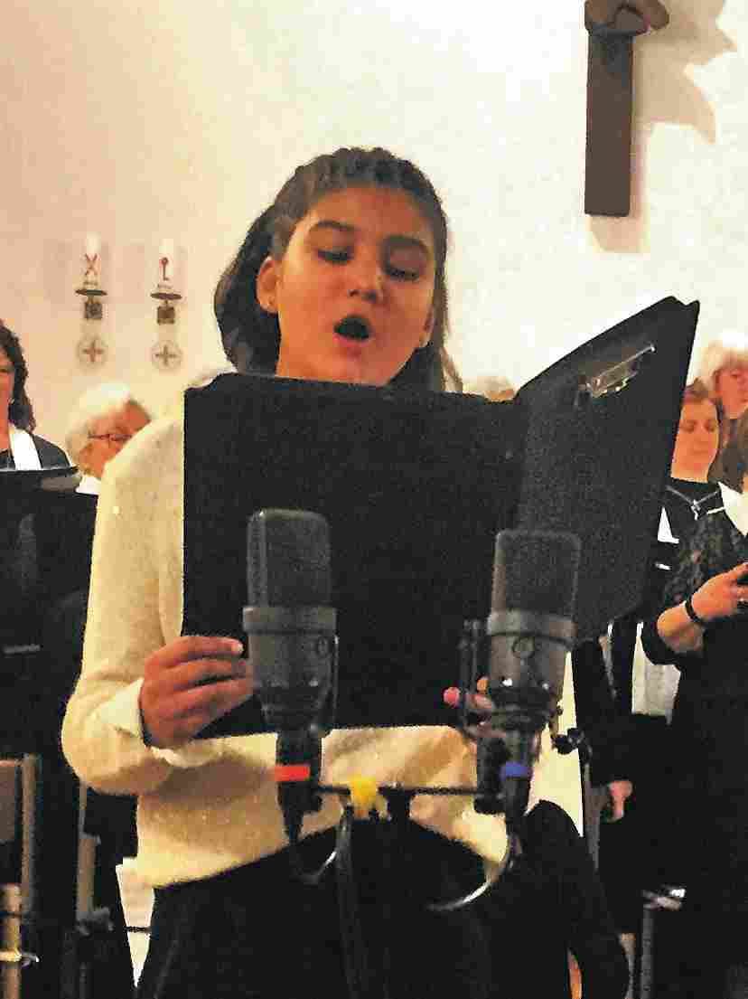 Solistin Elena Petrova (10) sang 