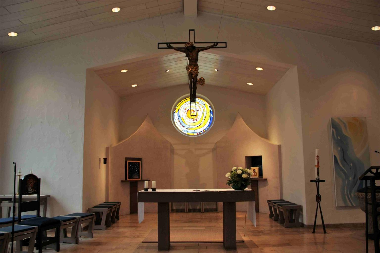 Hl. Kreuz - Altarraum (c) St. Marien