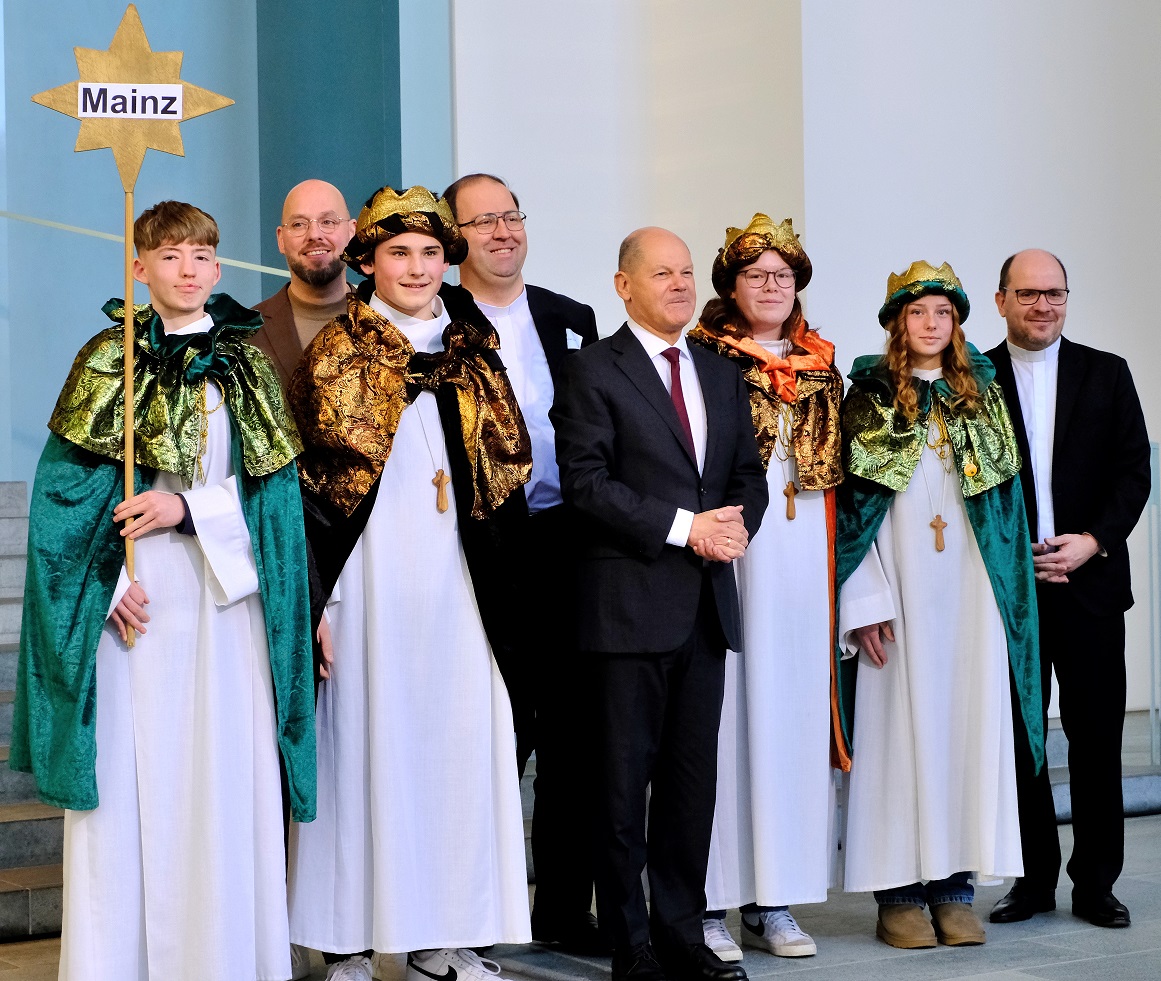 Sternsinger aus St. Marien in Berlin (c) Ralf Adloff/ Kindermissionswerk