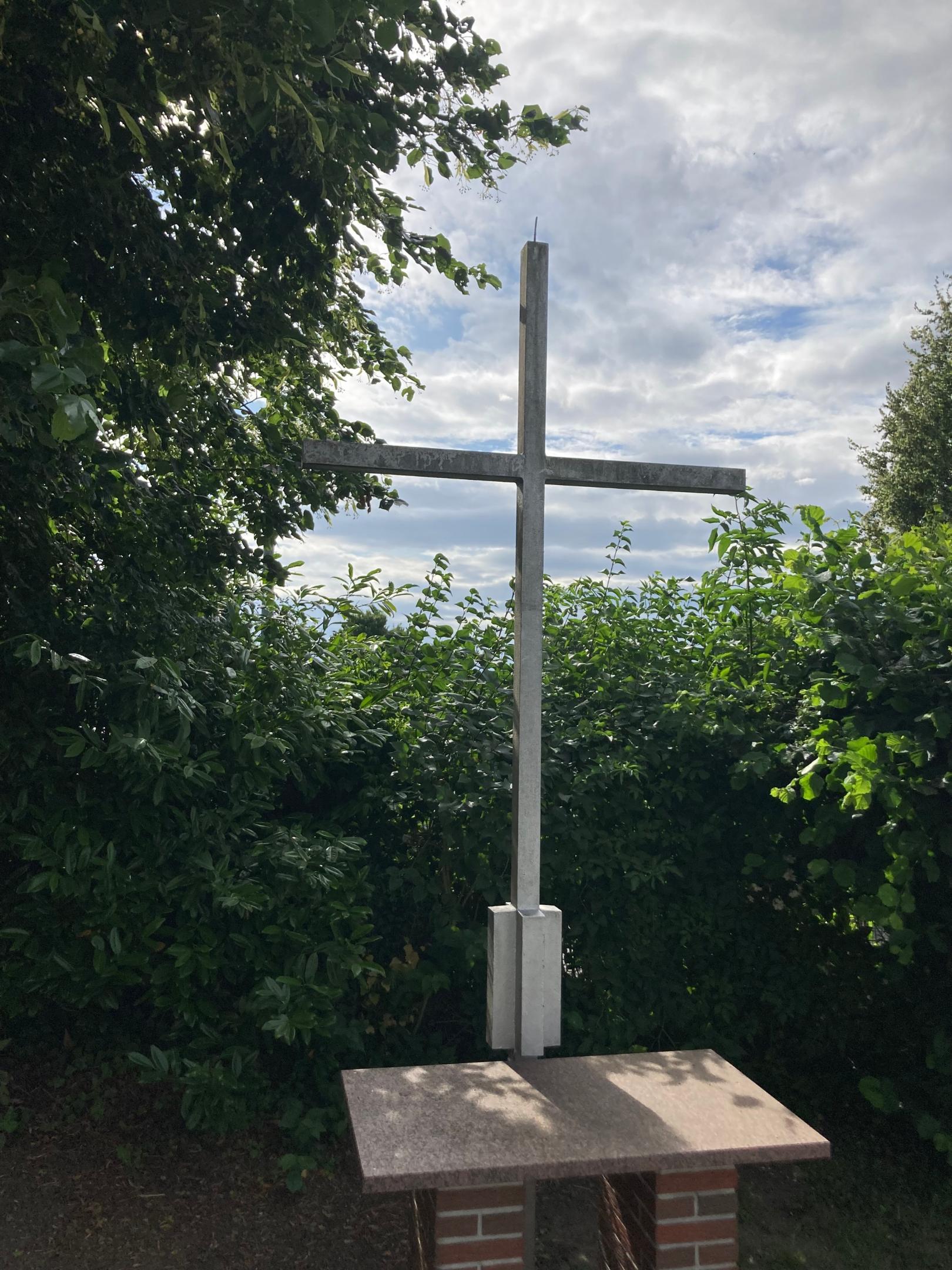Kreuz bei Bücherei (c) @C.Wallner