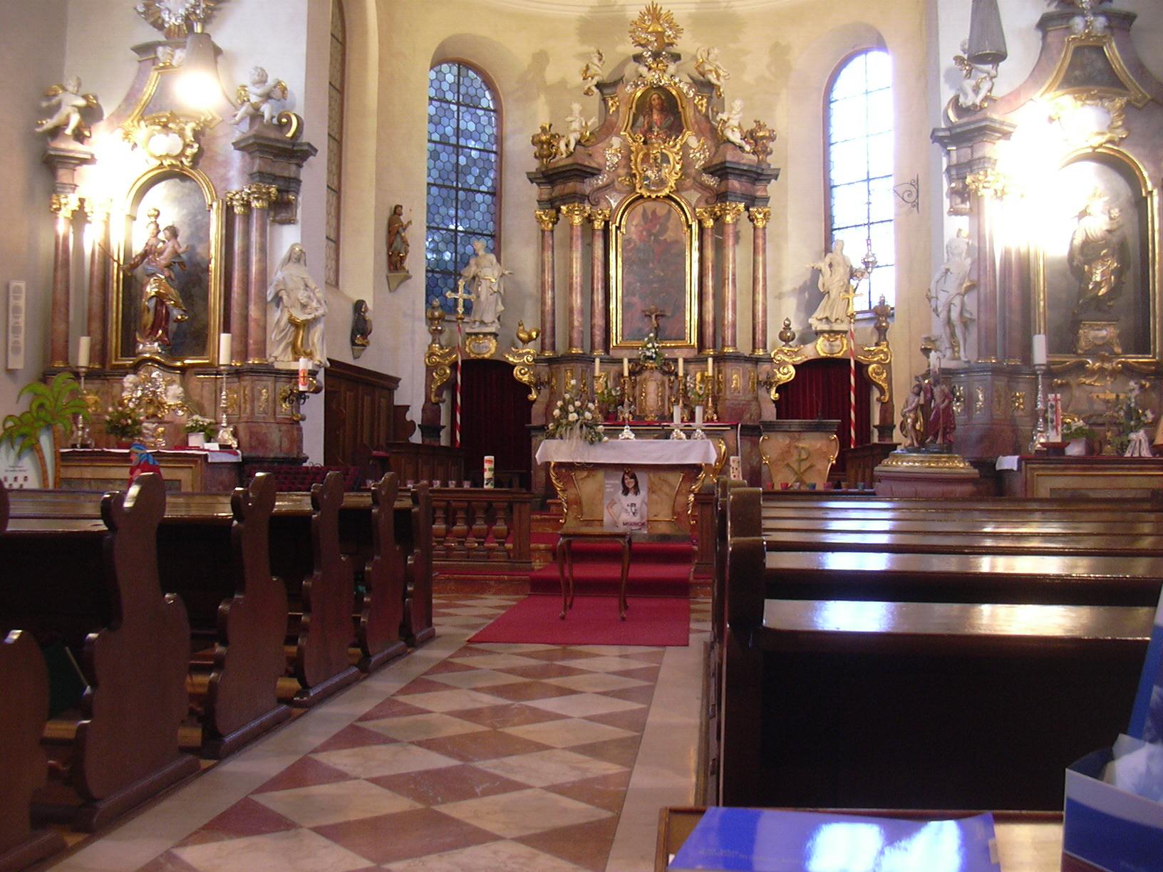 Hofheim Pfarrkirche Innenraum (c) Von Gabriele Delhey - photo taken by Gabriele Delhey, CC BY-SA 3.0, https://commons.wikimedia.org/w/index.php?curid=1783171