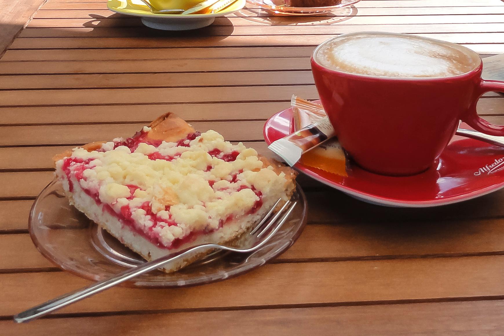 Kaffee und Kuchen johannes_simon_pfarrbriefservice (2)