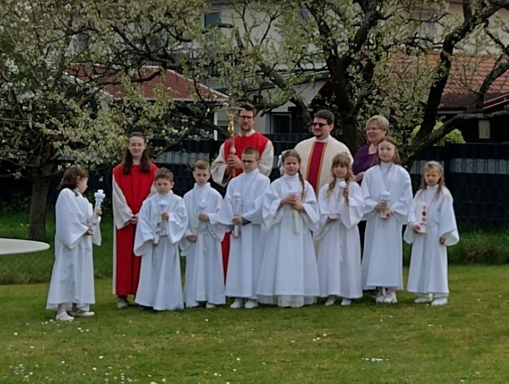 Die Gruppe der Erstkommunionkinder 2024 in Hungen (c) St. Paulus und St. Andreas Lich