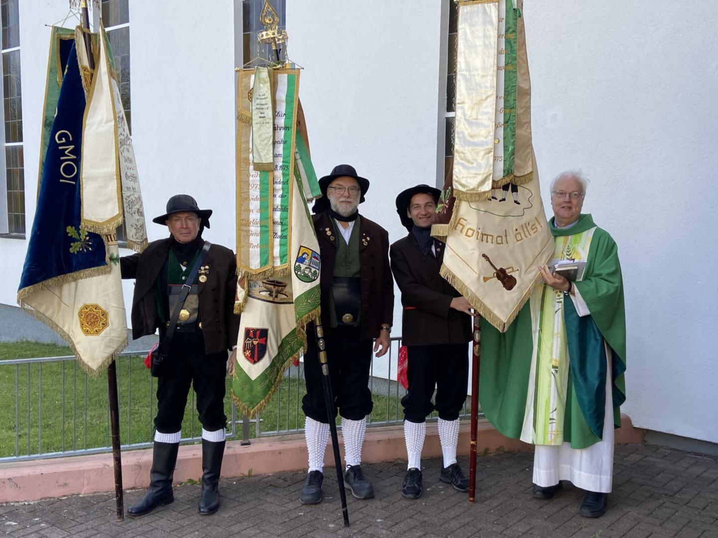 Fahnenweihe Egerländer Gmoi Hungen (c) Pfarrei St. Paulus und St. Andreas
