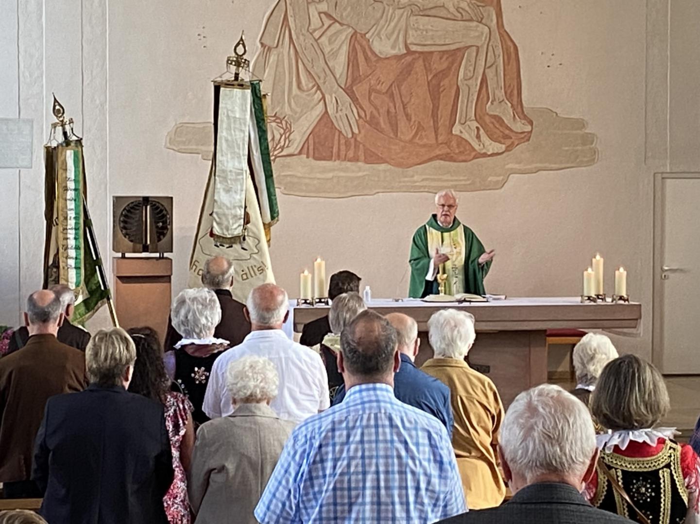 Gottesdienst zur Fahnenweihe (c) Pfarrei St. Paulus und St. Andreas