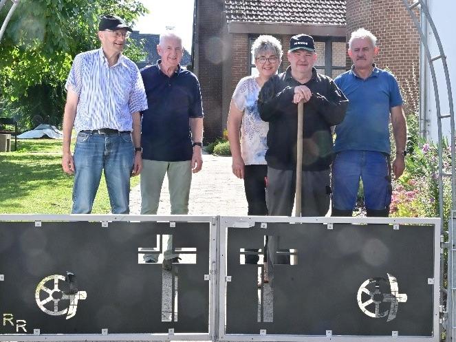 Gemeinsam wurde im Hungener Pfarrgarten Einiges geschafft