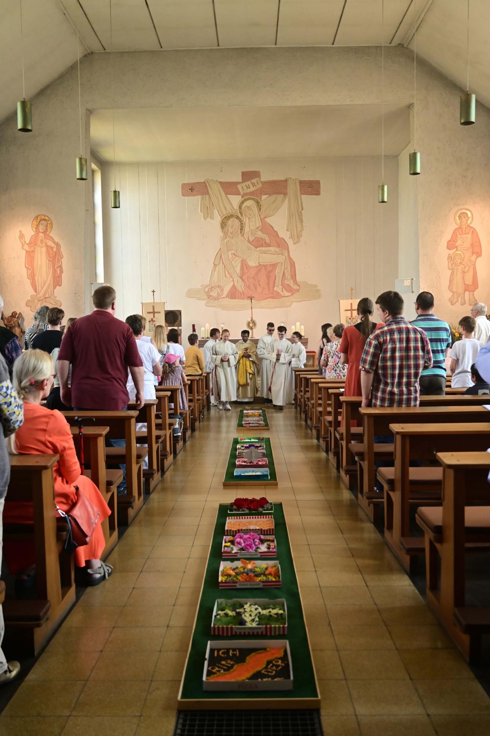 Abschluss der Prozession in der Andreas-Kirche (c) Pfarrei St. Paulus und St. Andreas