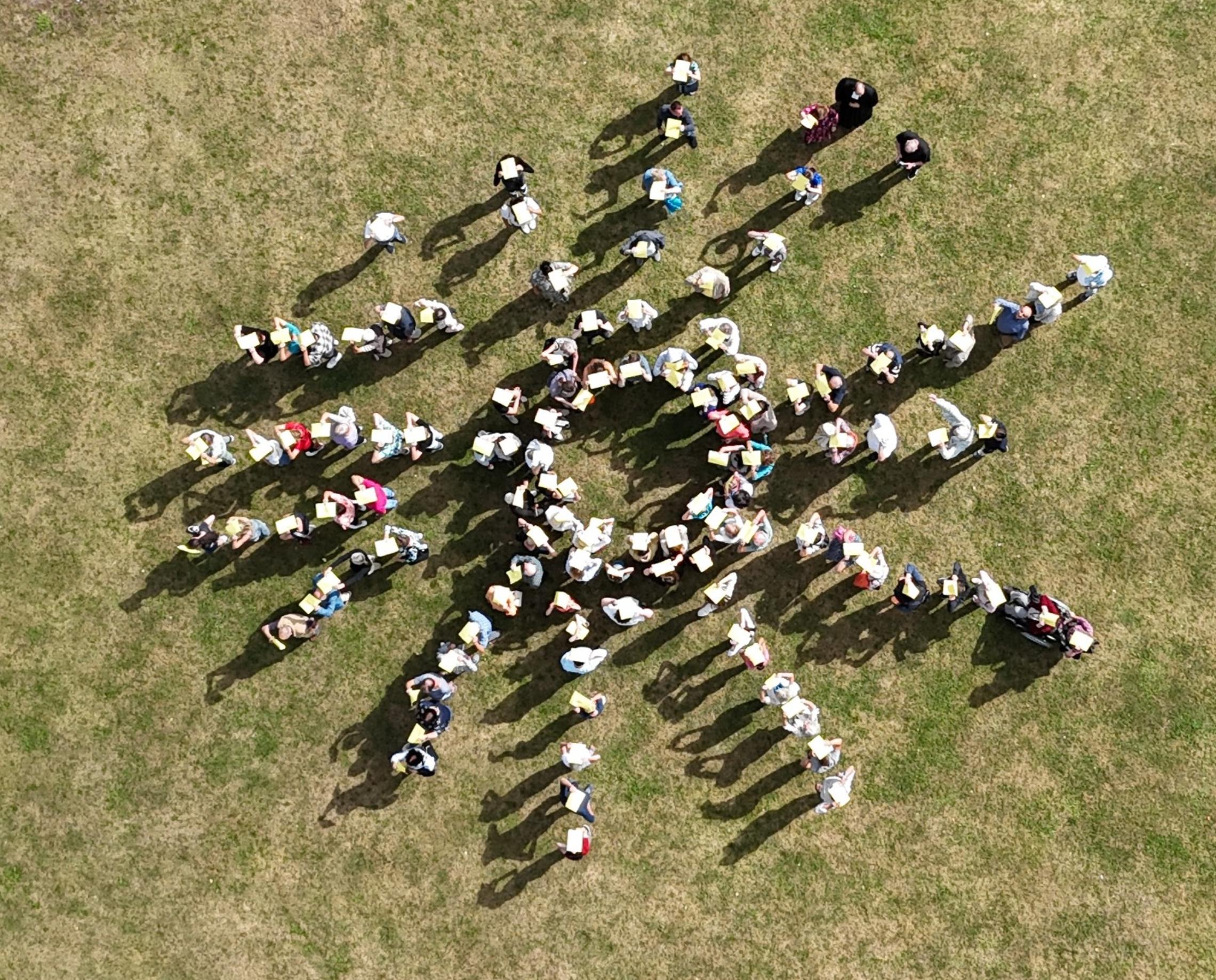 Sommerliche Impression vom ökumenischen Gottesdienst im Licher Bürgerpark (c) Lutz Neumeier