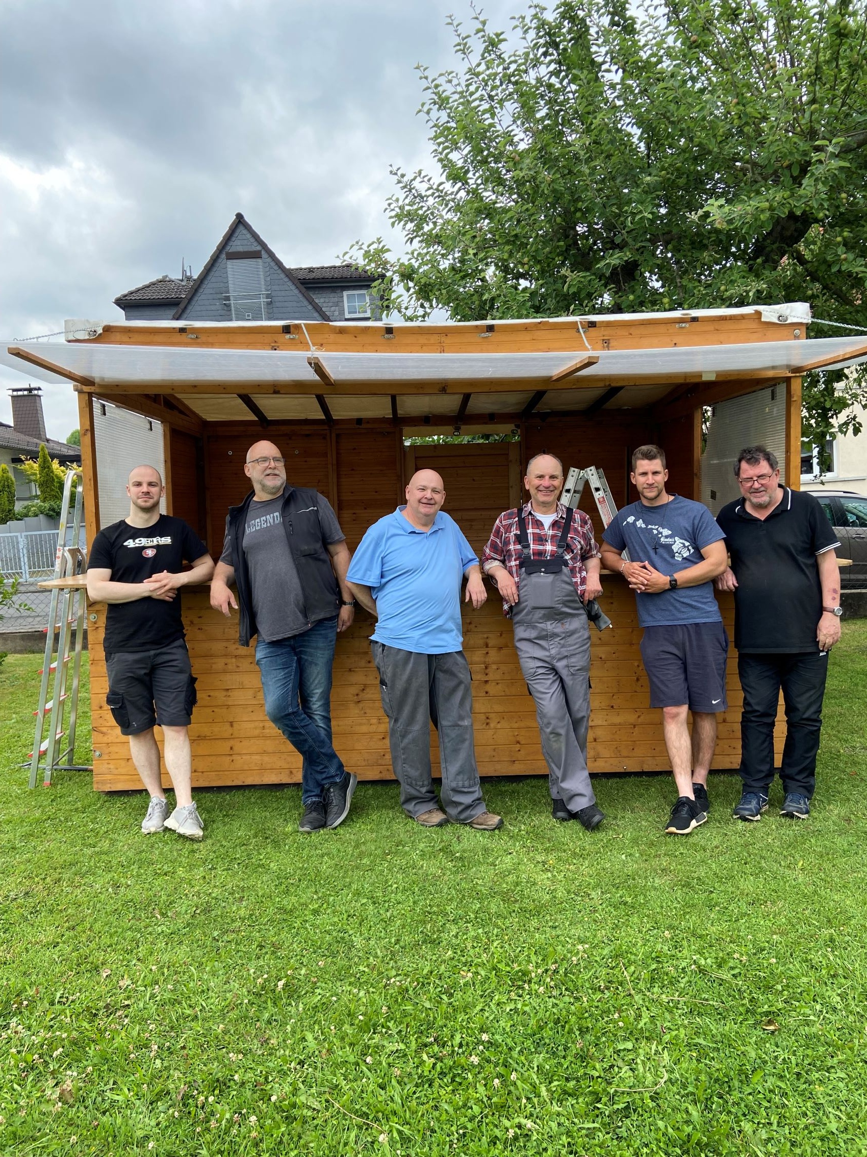 Das Pfarrfest im Hungener Pfarrgarten nimmt Gestalt an (c) Markus Weimer