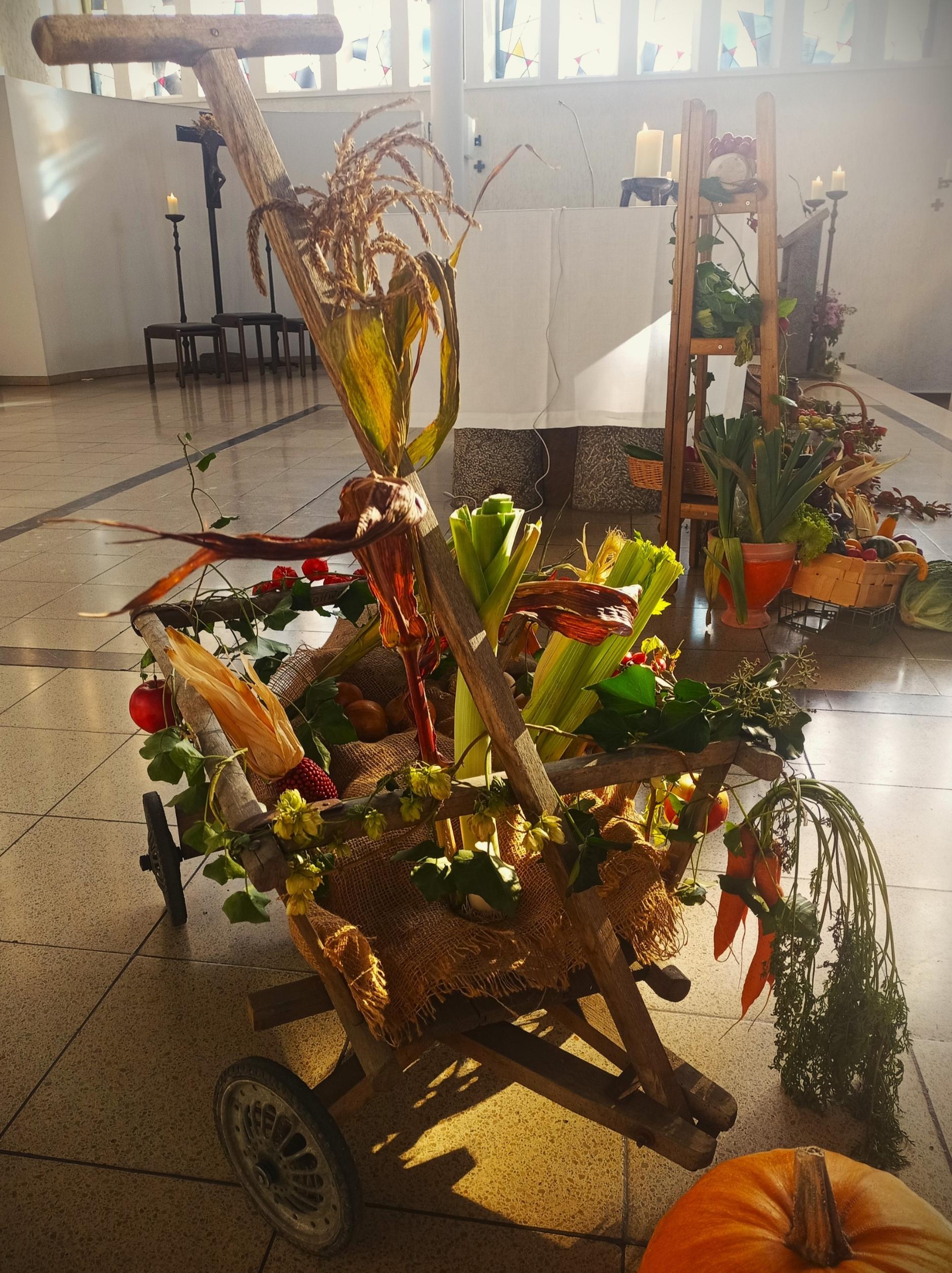 Impression vom Altar zu Erntedank (c) Fabian Stein