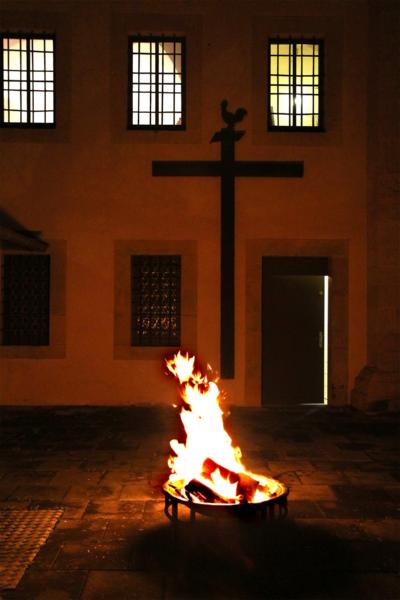 kreuz_und_osterfeuer_by_peter_weidemann_pfarrbriefservice