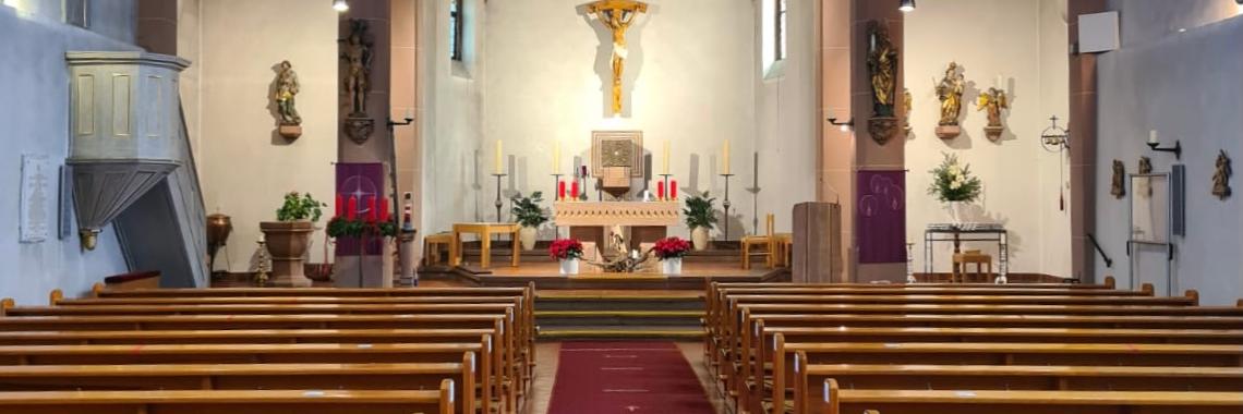 Altarraum zur Adventszeit St. Kilian Mainflingen