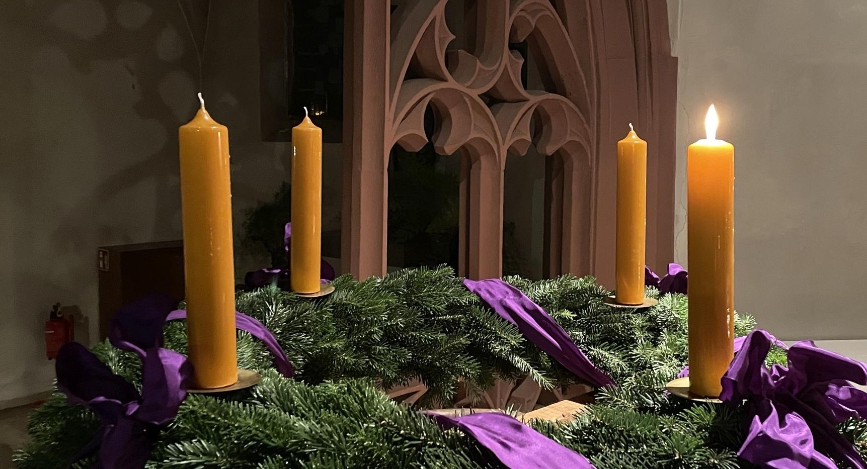 1. Advent, Adventskranz Maria Immaculata (c) Tobias Kleinort