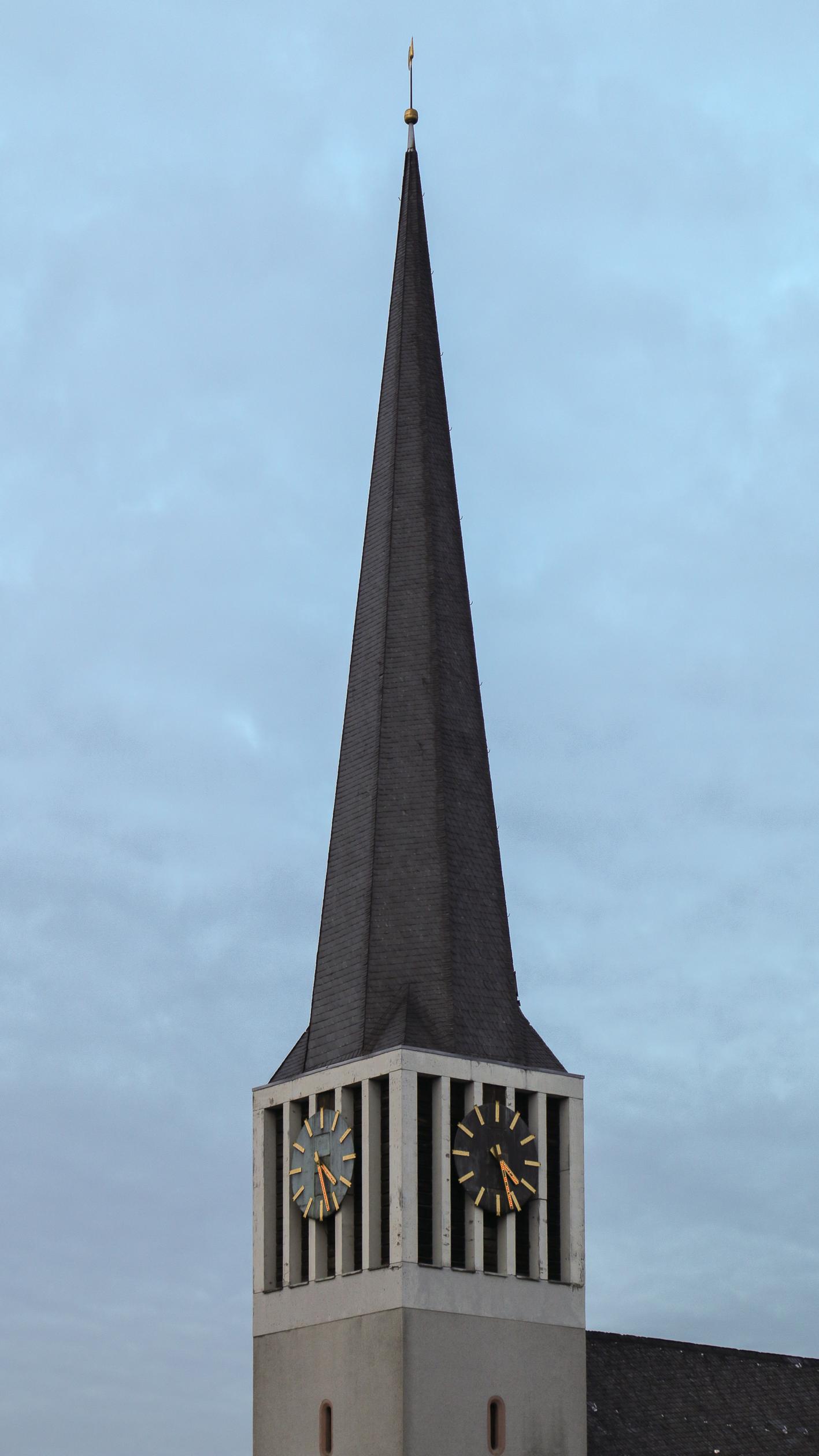 St. Georg Mainz-Kastel Turm (c) Von Martin Kraft, CC BY-SA 3.0 de, https://commons.wikimedia.org/w/index.php?curid=30479271