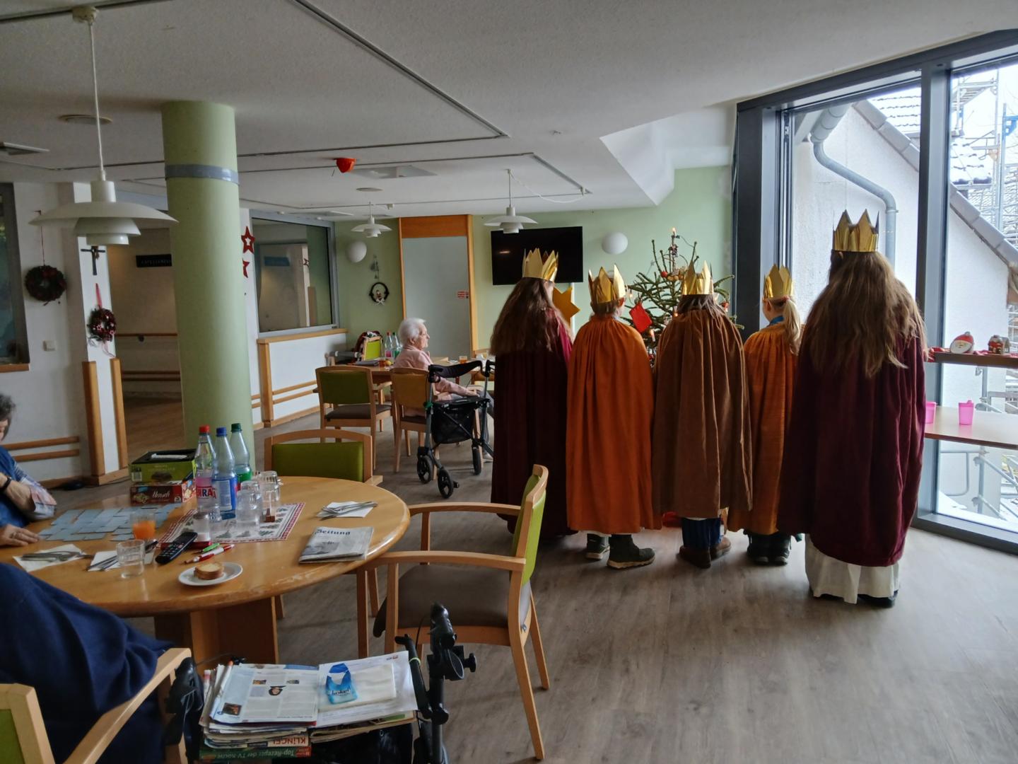 Besuch im Altenzentrum (c) Marlene Hang
