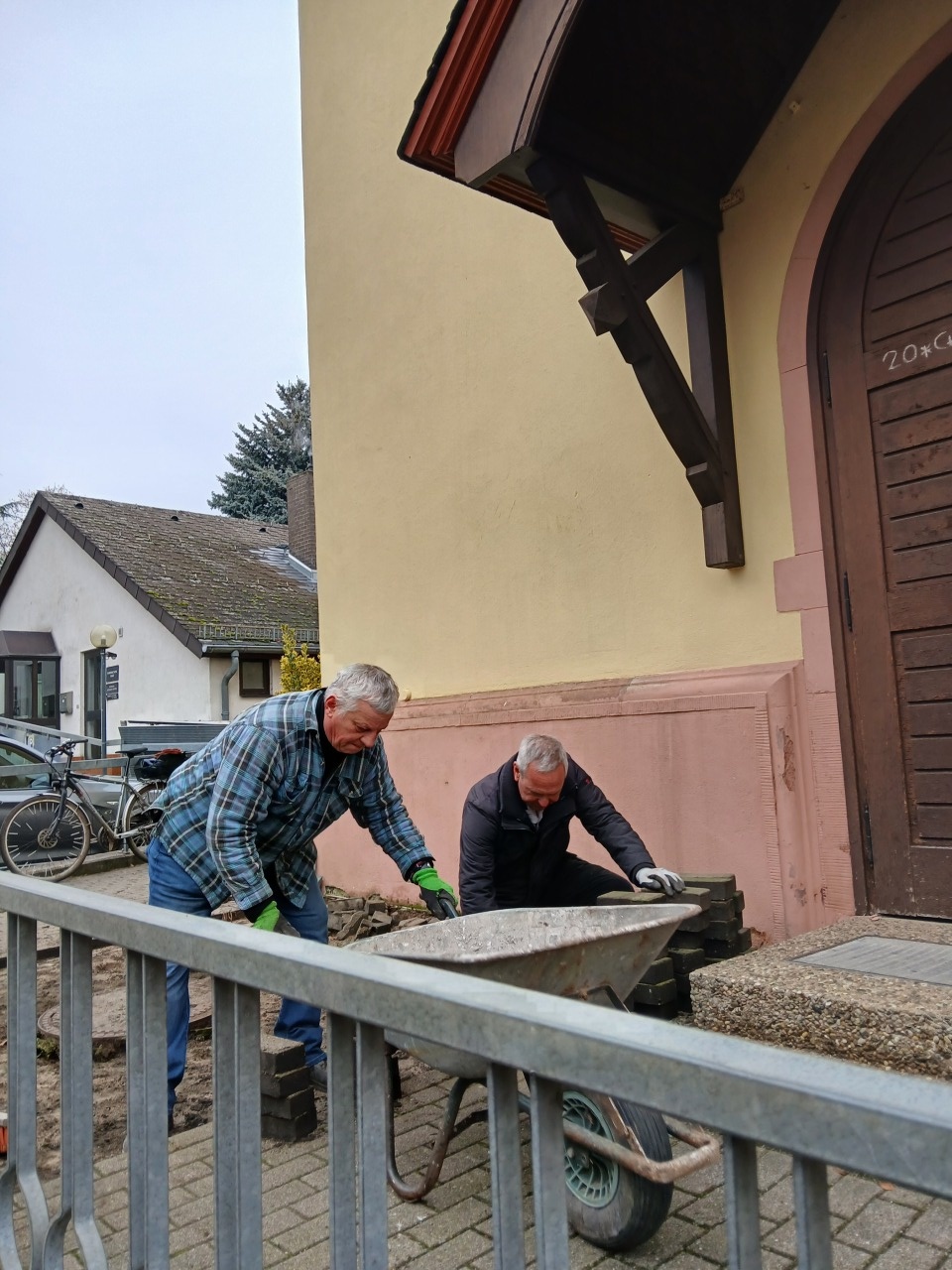 Winfried und Kilian am Boden (c) Marlene Hang
