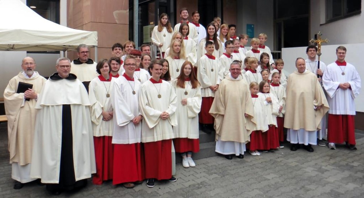 Ministranten beim Priesterjubiläum von P. Josef 2017 (c) Pfarrei St. Peter
