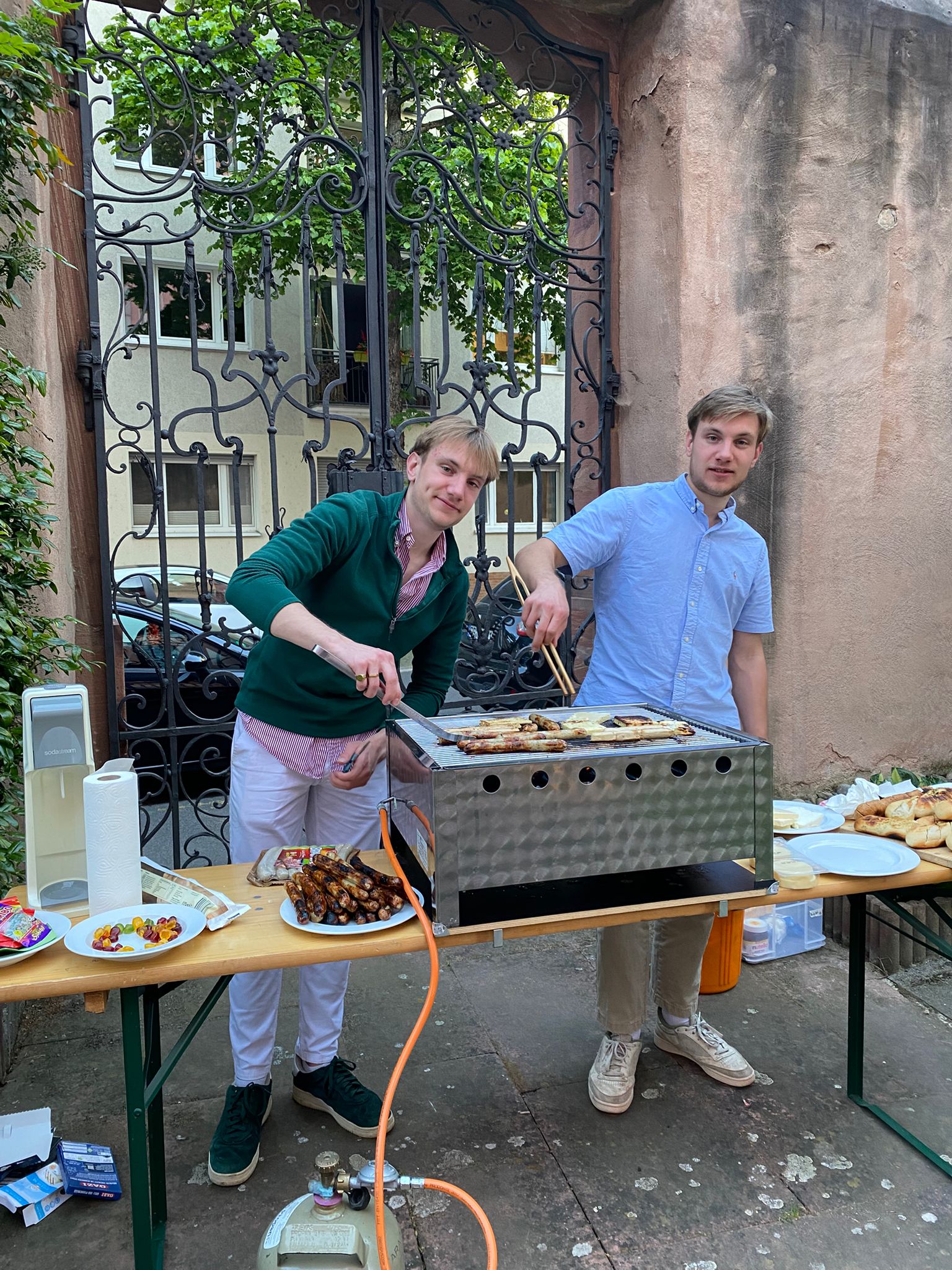 beim Grillen und Zelten (c) St. Peter