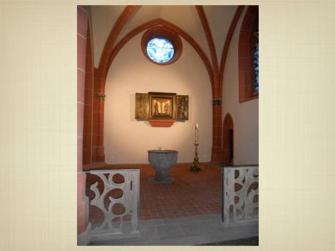 Restaurierte Taufkapelle mit Lettner-Einrahmung, neuen Fußbodenfliesen und Triptychon von 1410