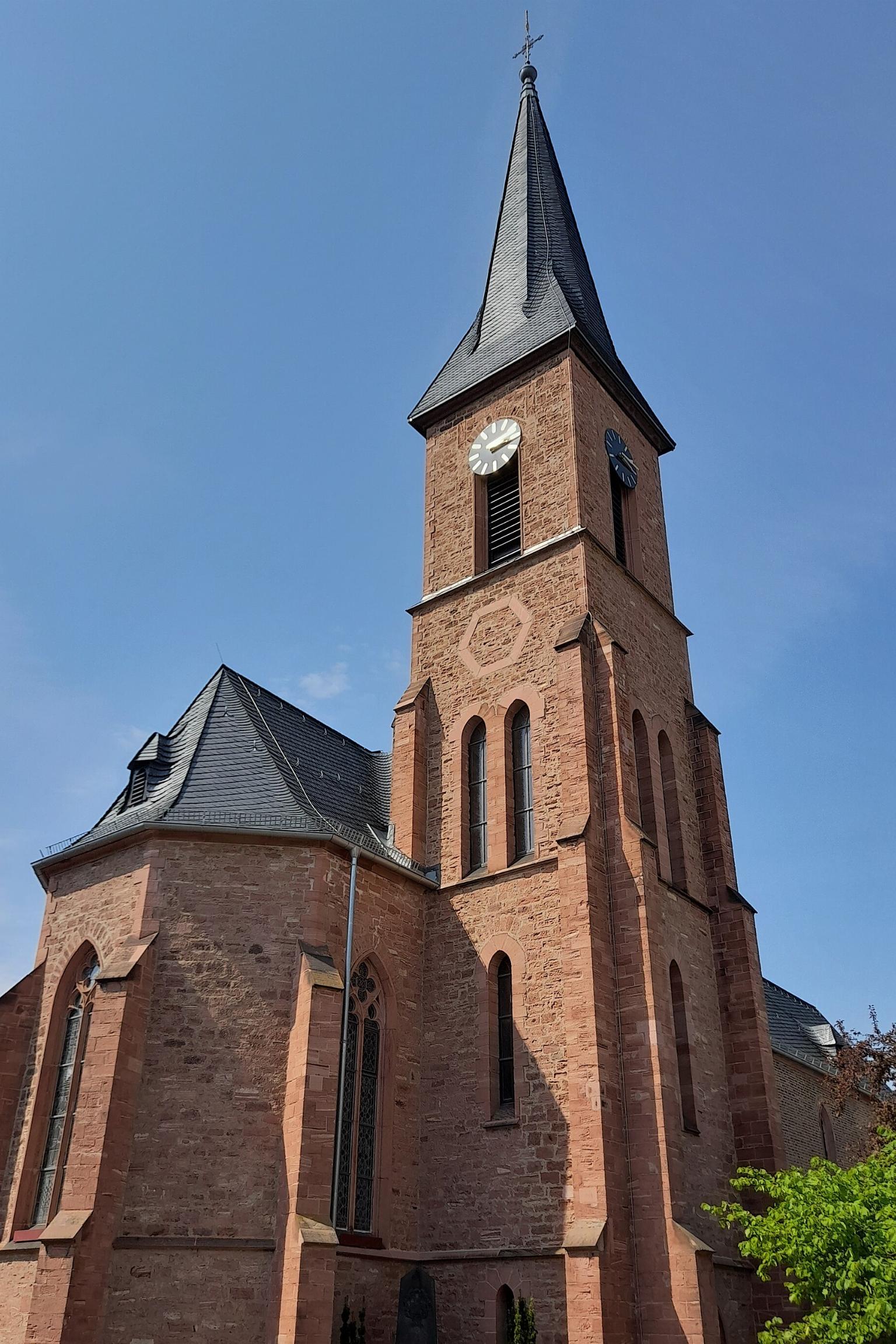 Die römisch-katholische Pfarrkirche St. Sebastian ist ein unter Denkmalschutz stehendes[1] Kirchengebäude im Mühlheimer Stadtteil Dietesheim in Südhessen.