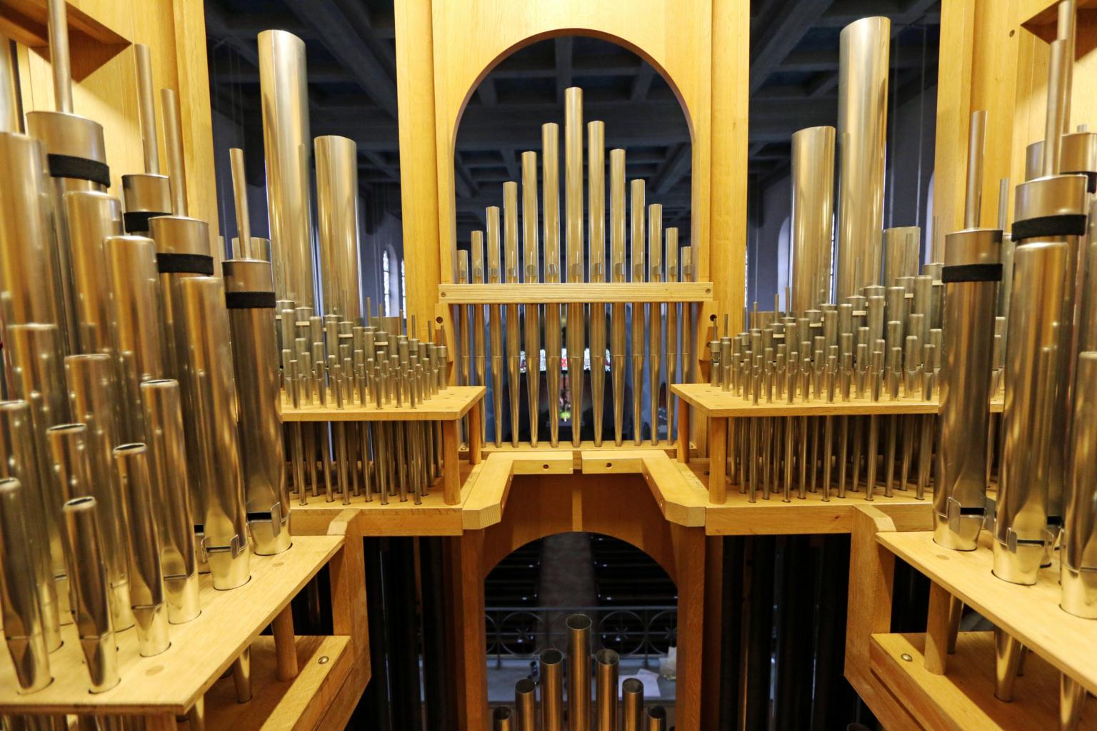Die Göckel-Orgel in St Josef von innen, mit den neuen Cornet-Pfeifen. (c) D. Thiel