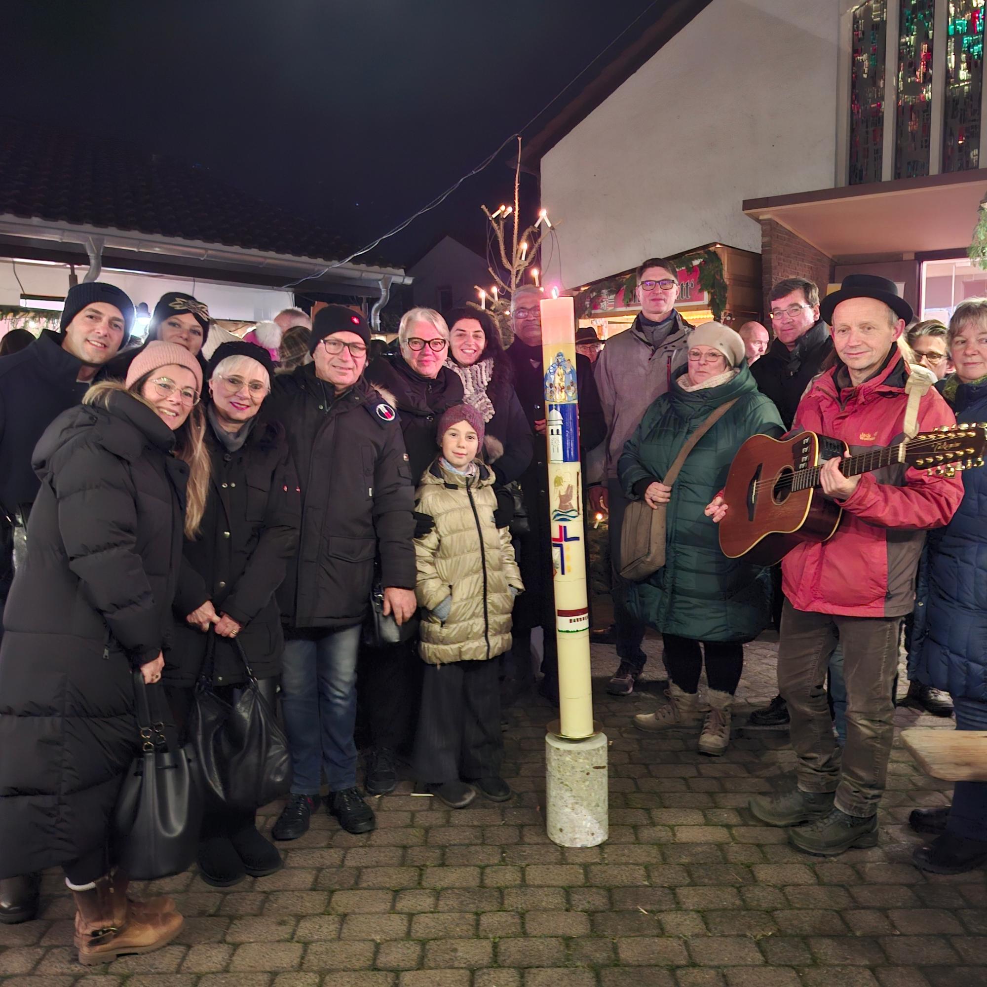 Übergabe der Pastoralraumkerze an die italienische Gemeinde Dreieich Don Bosco