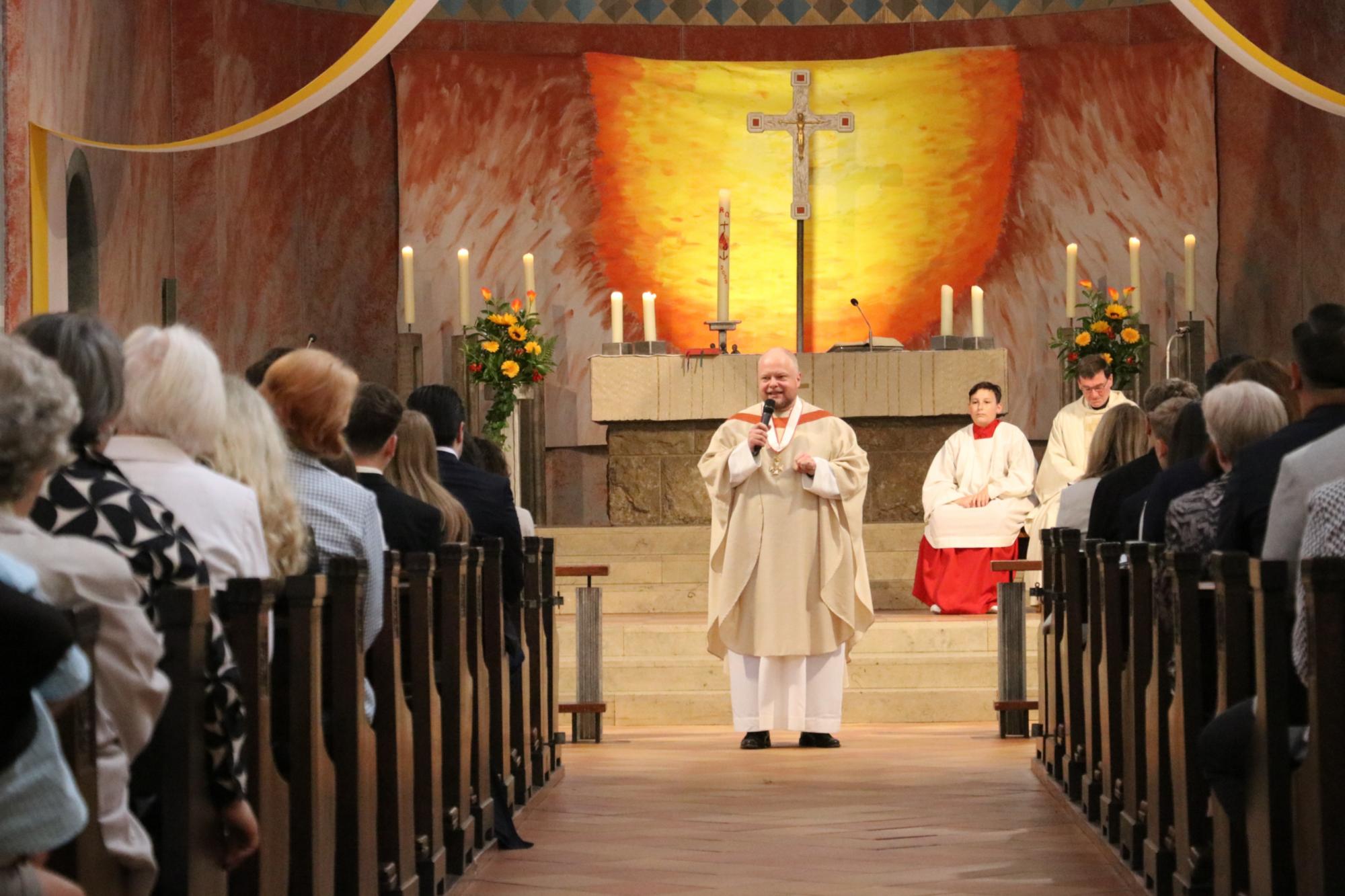 Firmung durch Generalvikar Dr. Sebastian Lang, in der Kirche St. Josef, Neu-Isenburg