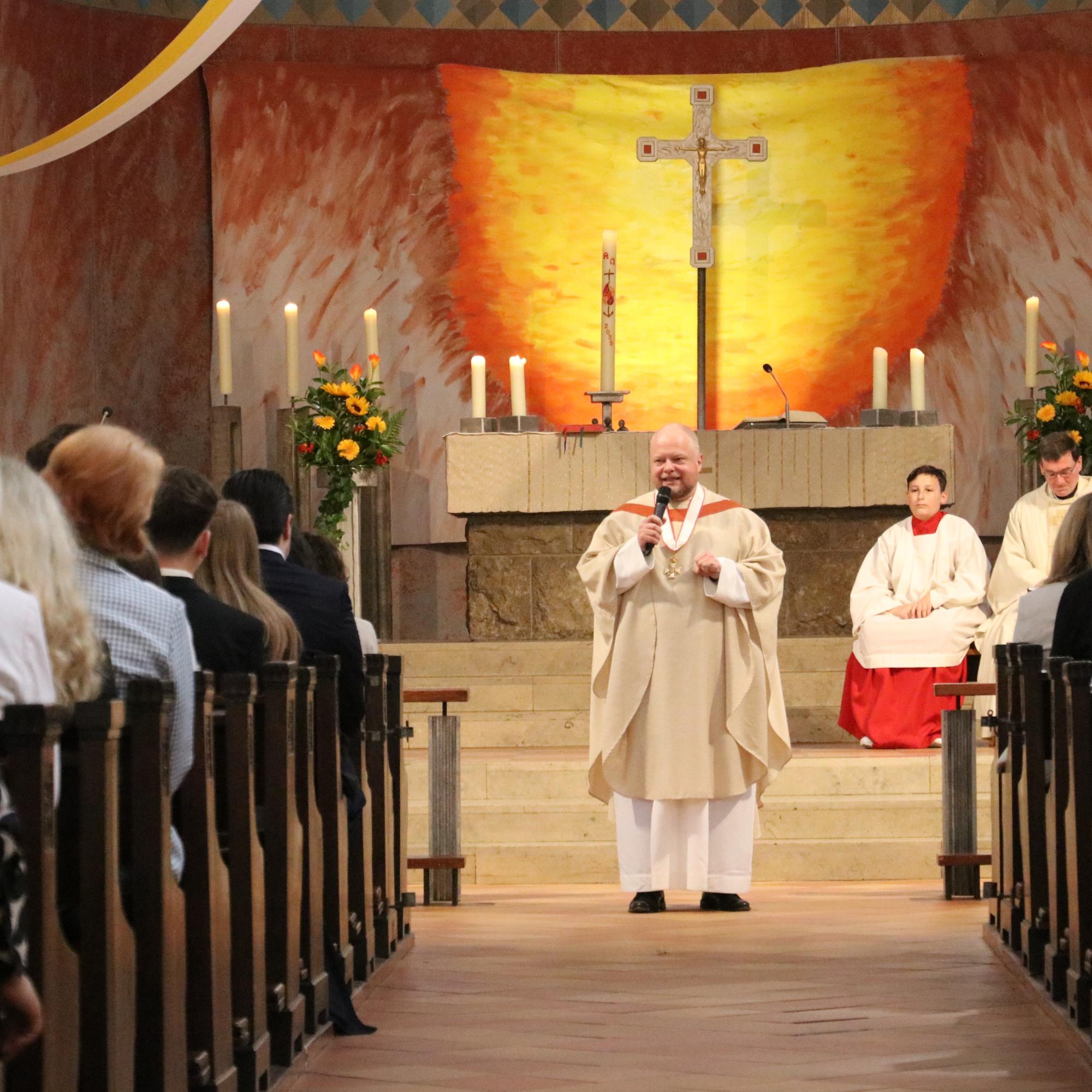Firmung durch Generalvikar Dr. Sebastian Lang, in der Kirche St. Josef, Neu-Isenburg