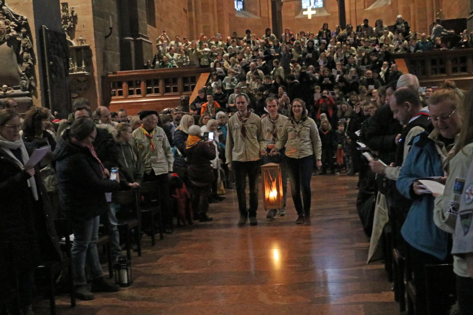 Aussendungsfeier des Friedenslichts im Mainzer Dom (c) Dietmar Thiel
