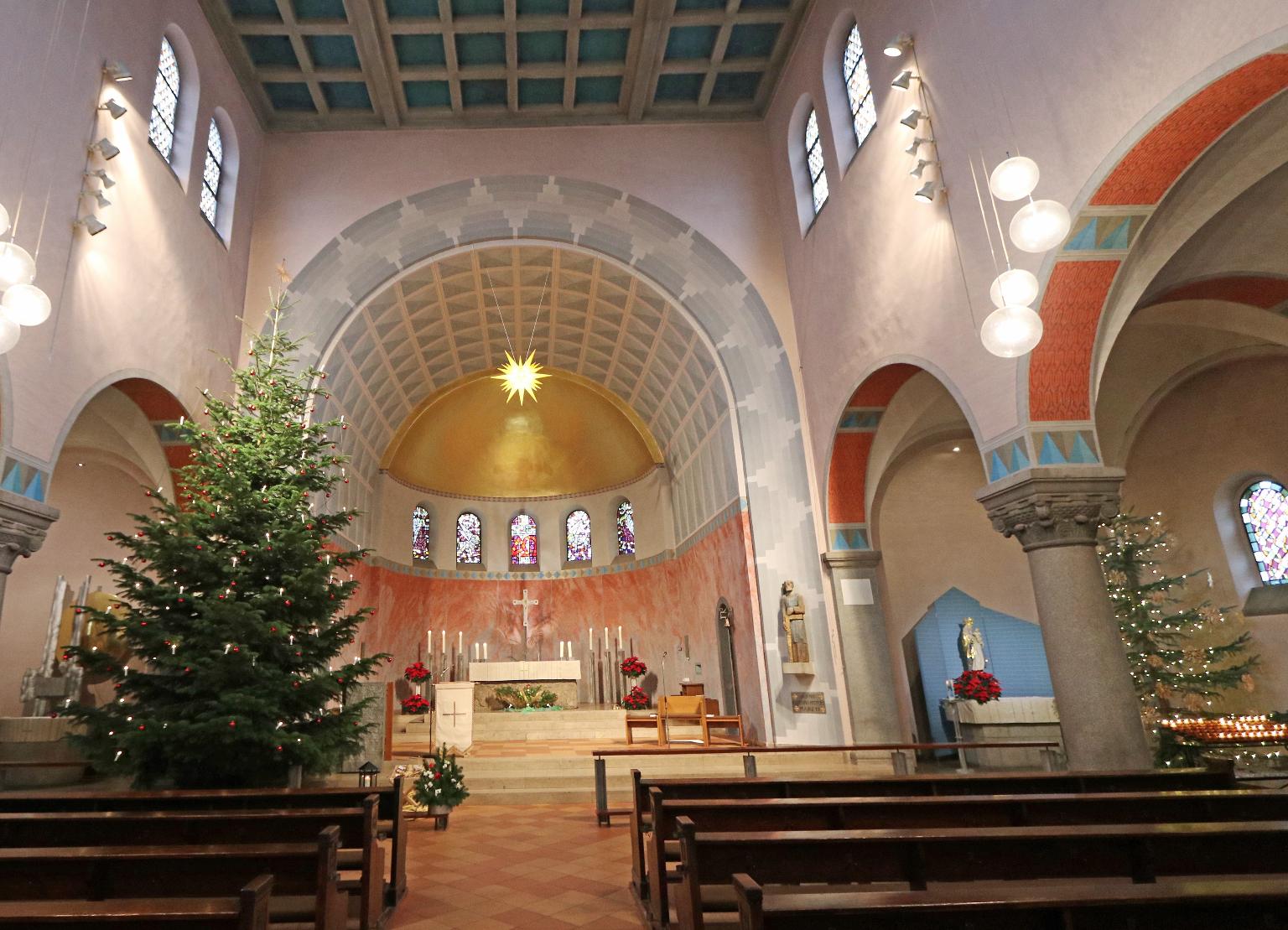 Weihnachten in der Kirche St. Josef Neu-Isenburg (c) D. Thiel