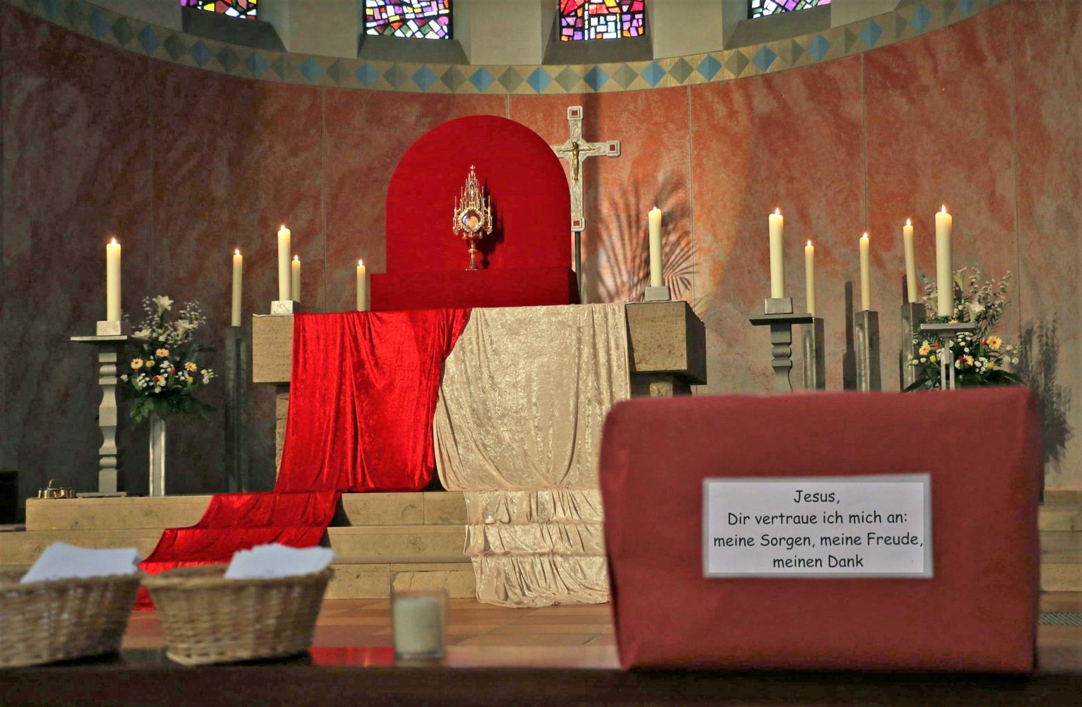 Großes Gebet in der Kirche St. Josef (c) D. Thiel
