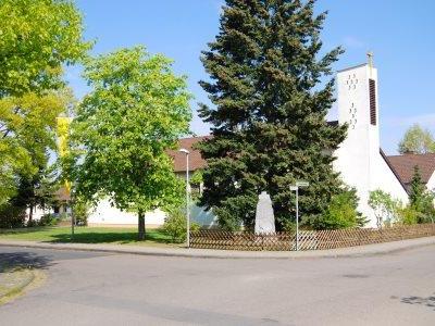 Bild der Kirchenanlage (c) ZHK