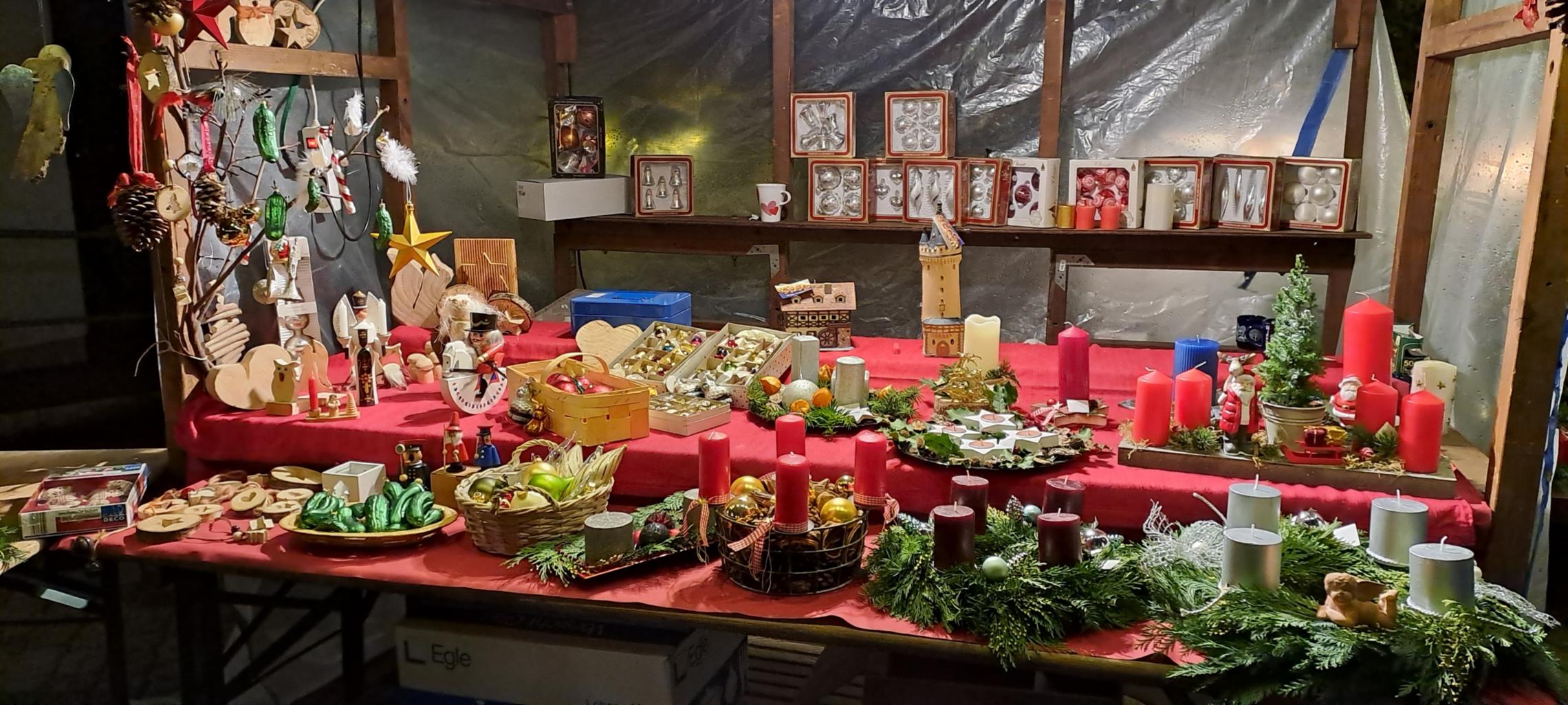 Weihnachtsmarkt Kränze