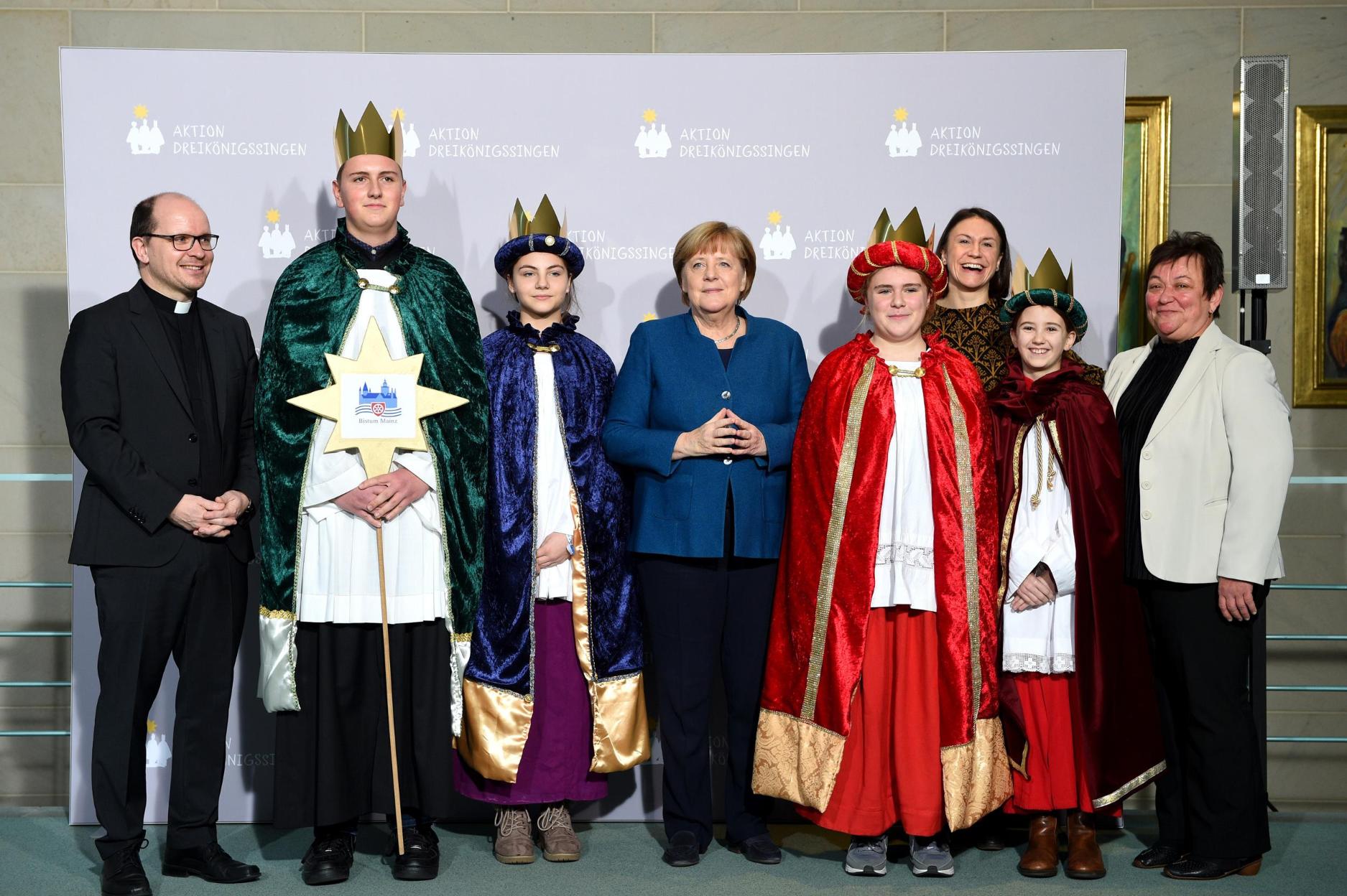 Die Sternsinger aus Nidda für das Bistum Mainz A.D. 2020 bei Bundeskanzlerin Dr. Angela Merkel (c) Kindermissionswerk Aachen