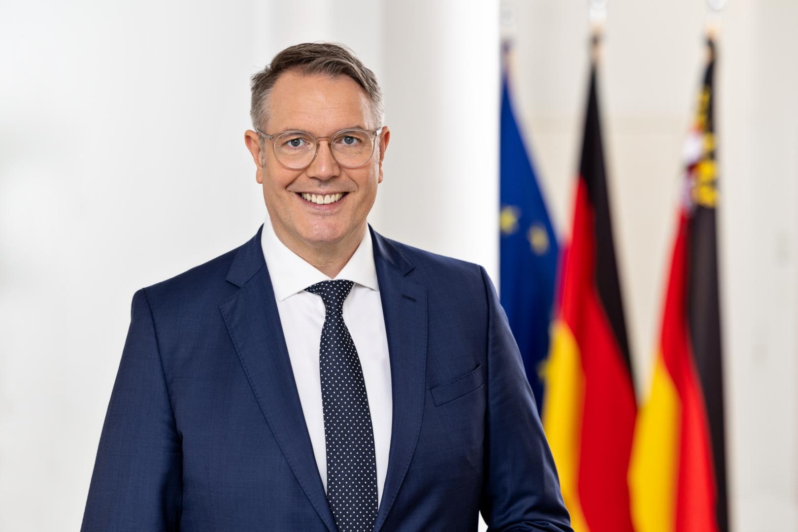 Ministerpräsident Alexander Schweitzer (c) Staatskanzlei RLP Kay
