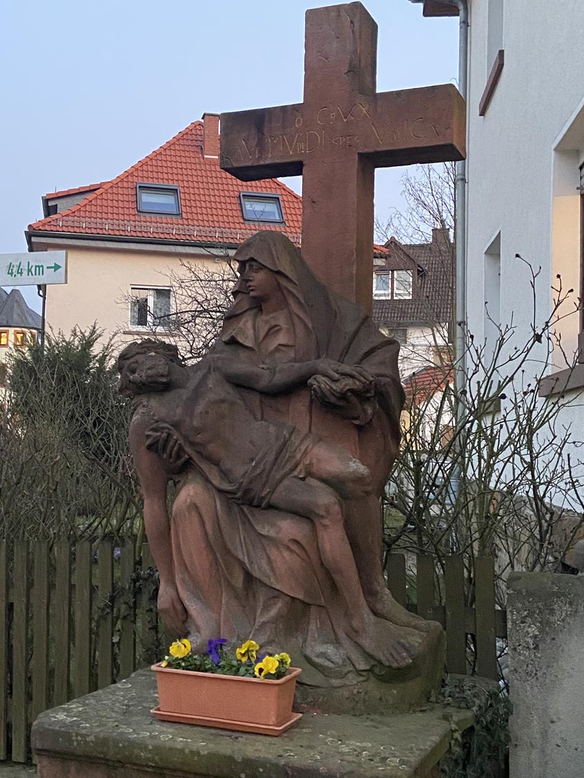 Jesus im Schoß seiner Mutter 1 (c) St. Jakobus Ockstadt