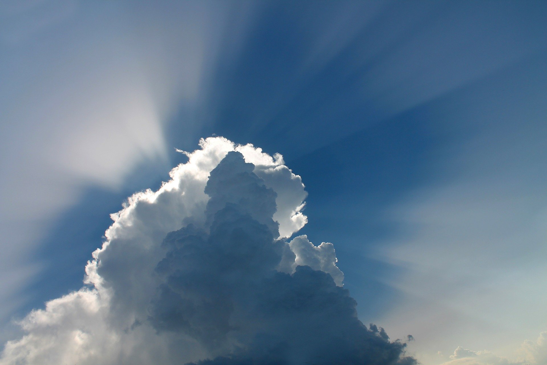 clouds-97453_1920 (c) tatlin auf Pixabay