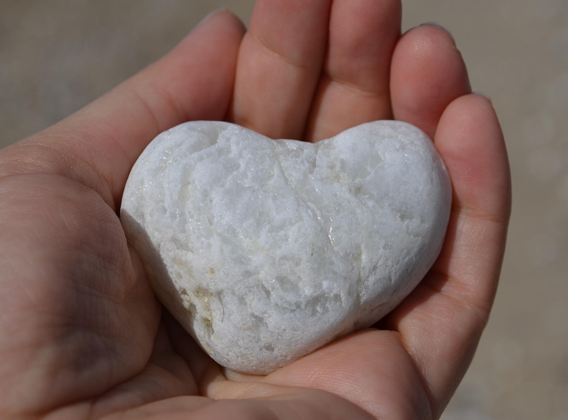 heart-gefdb4d257_1920