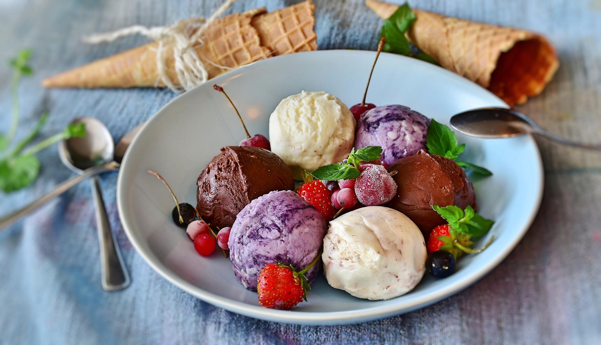 ice-cream-ga2e358493_1920