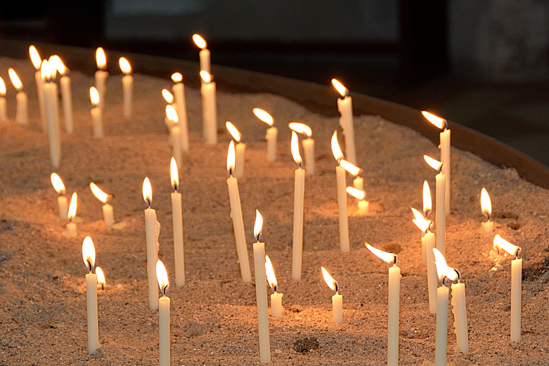 memorial-candles-2686150_1920 (c) annca, pixabay.com