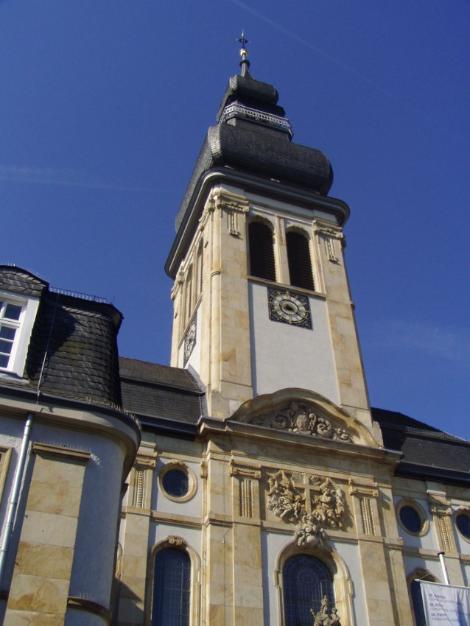 Glockenturm der Marienkirche, aus Sicht der Bieberer Straße.