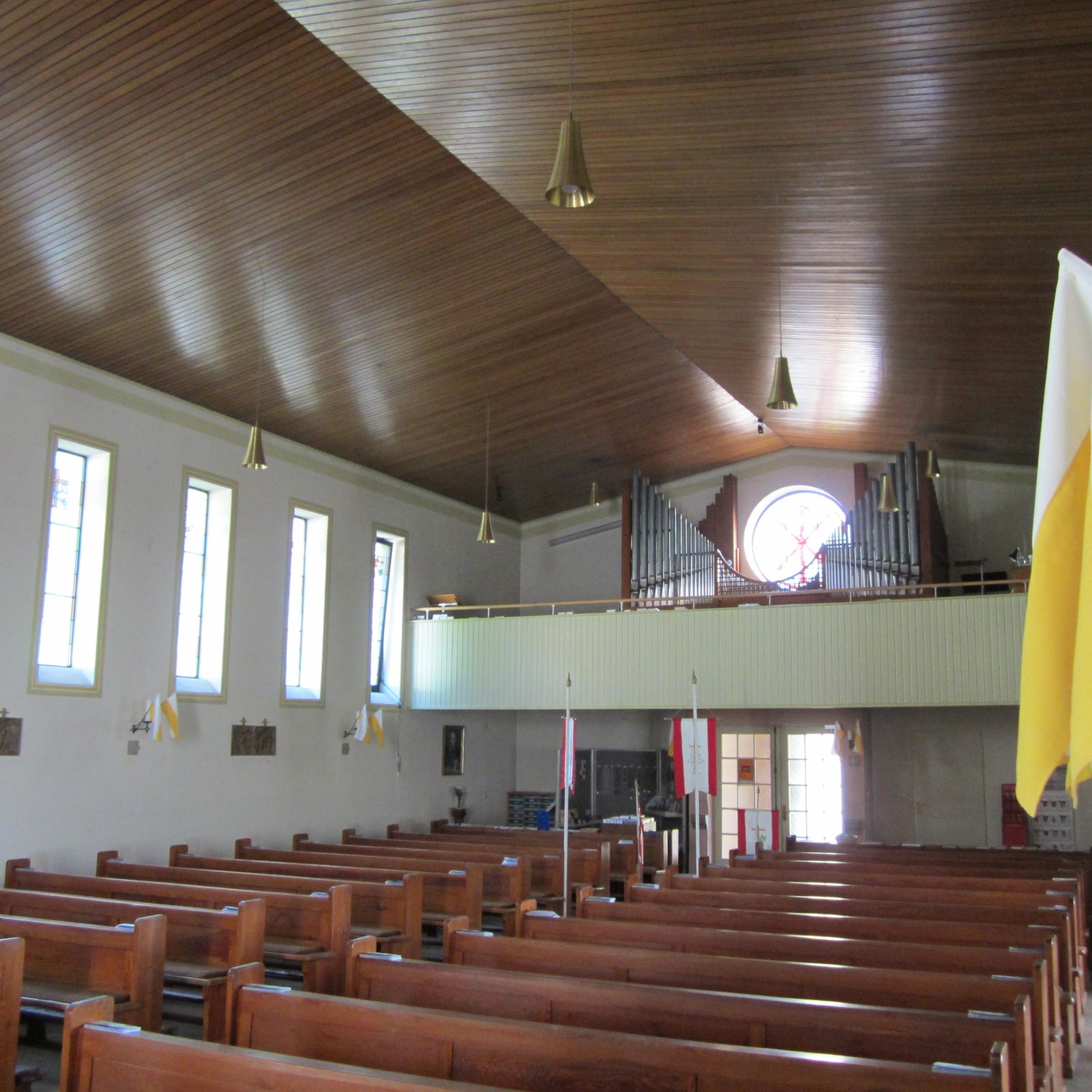 Blick zur Orgel