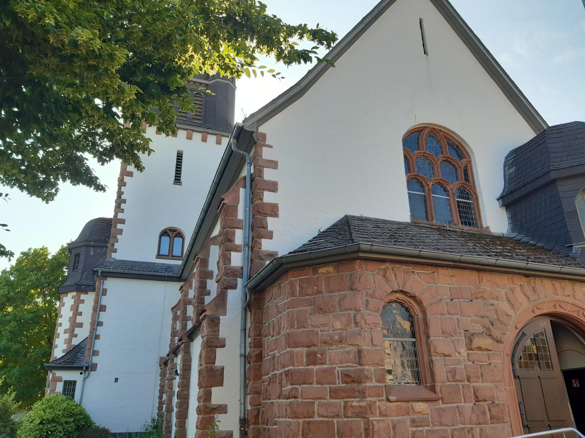 Kirche und Turm St. Bonifatius