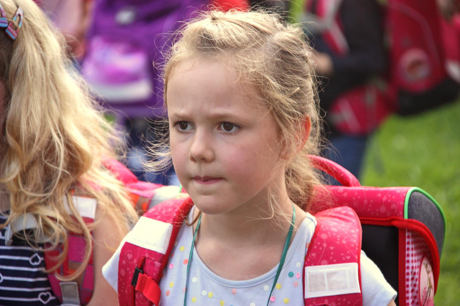 Mädchen am ersten Schultag
